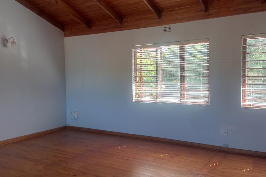 5 Bedroom Property for Sale in Kingfisher Creek Western Cape